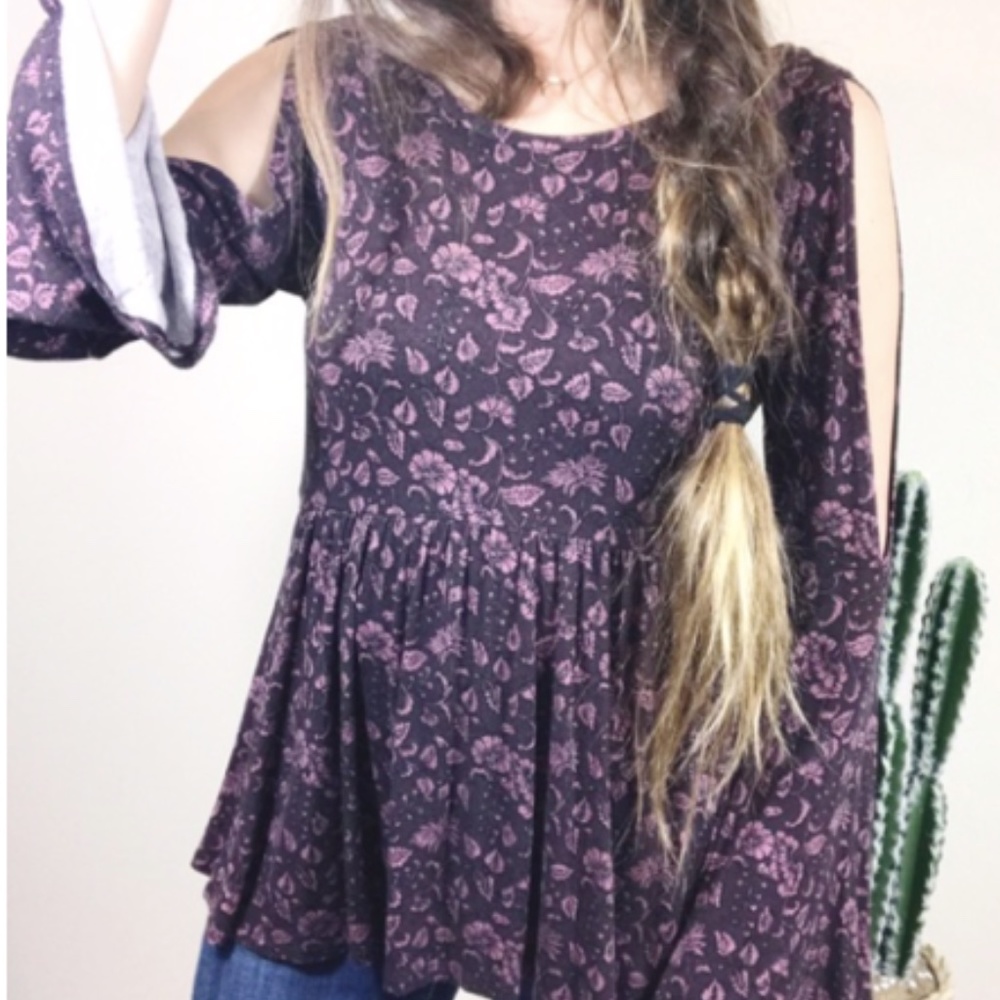 American Eagle Cold Shoulder Bell Sleeve Top